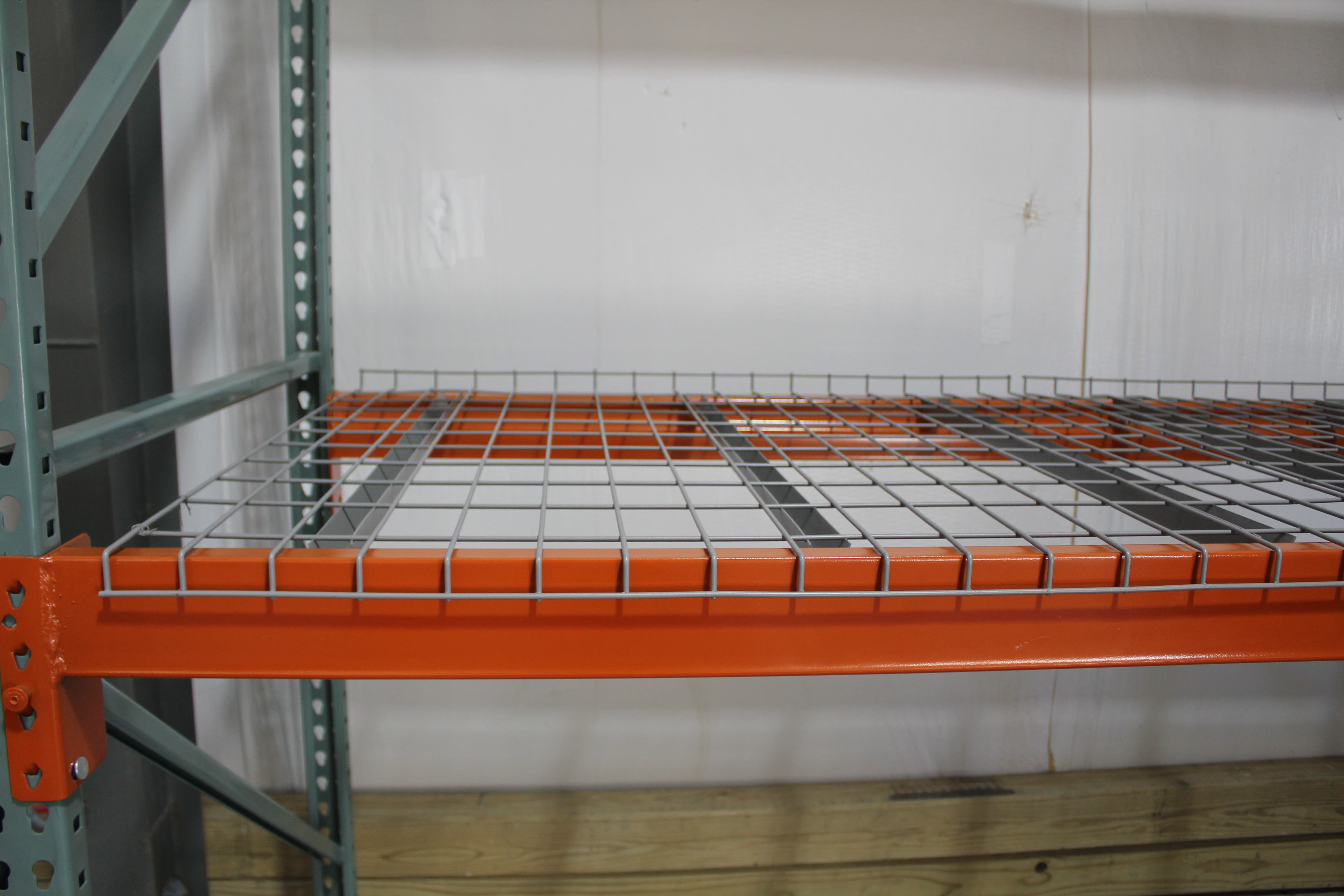 Reverse Waterfall Wire Decking Warehouse Rack and Shelf