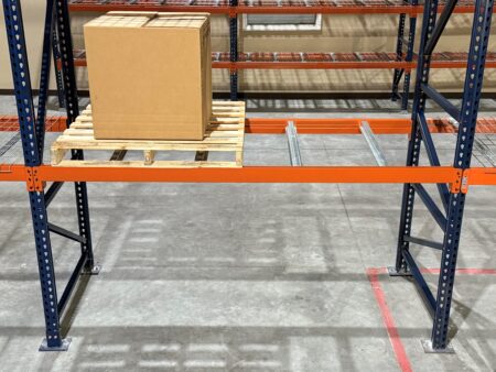 Hat Style Pallet Supports in Mecalux Pallet Rack Hat Style Pallet Supports in Mecalux Pallet Rack