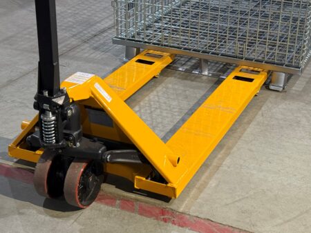 Wire Basket with Flat Steel Runners for Pallet Truck Wheels Wire Basket with Flat Steel Runners for Pallet Truck Wheels