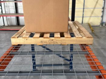 Wire Mesh Decking Supports Wood Pallet