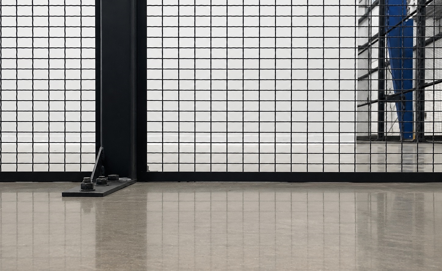 DEA Wire Partition Flush to The Floor 1 DEA Wire Partition Flush to The Floor 1