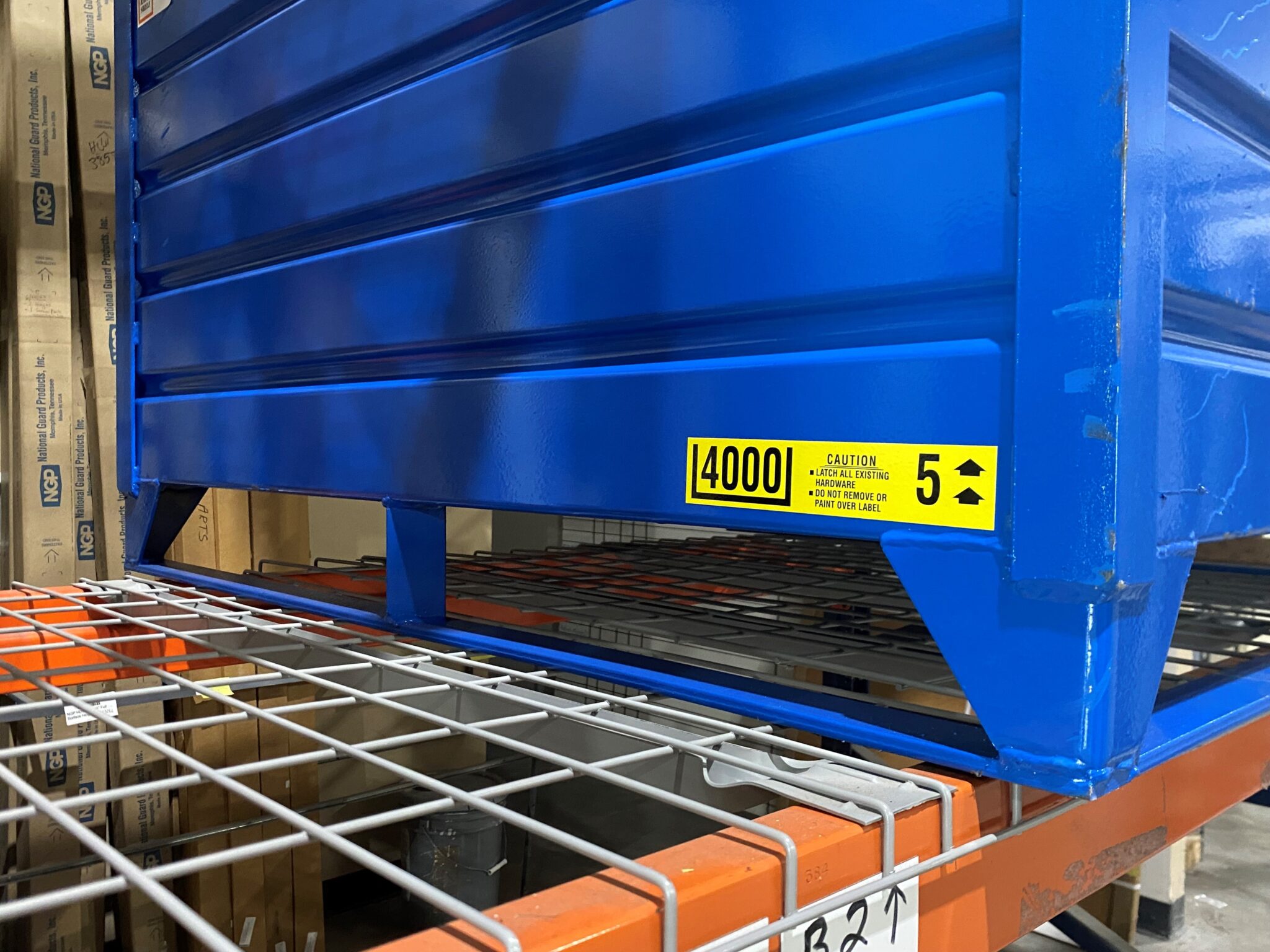 Corrugated Steel Container with Flat Skid Bar Runners Warehouse Rack