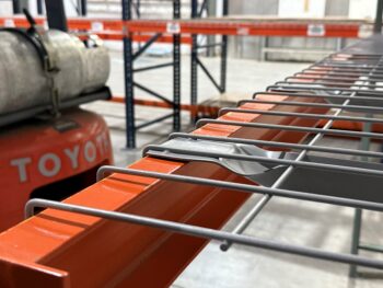 Flared Wire Decking on Structural Pallet Rack