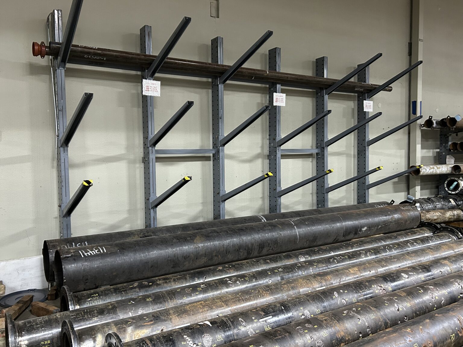 Cantilever Round Pipe Rack with Inclined Arms