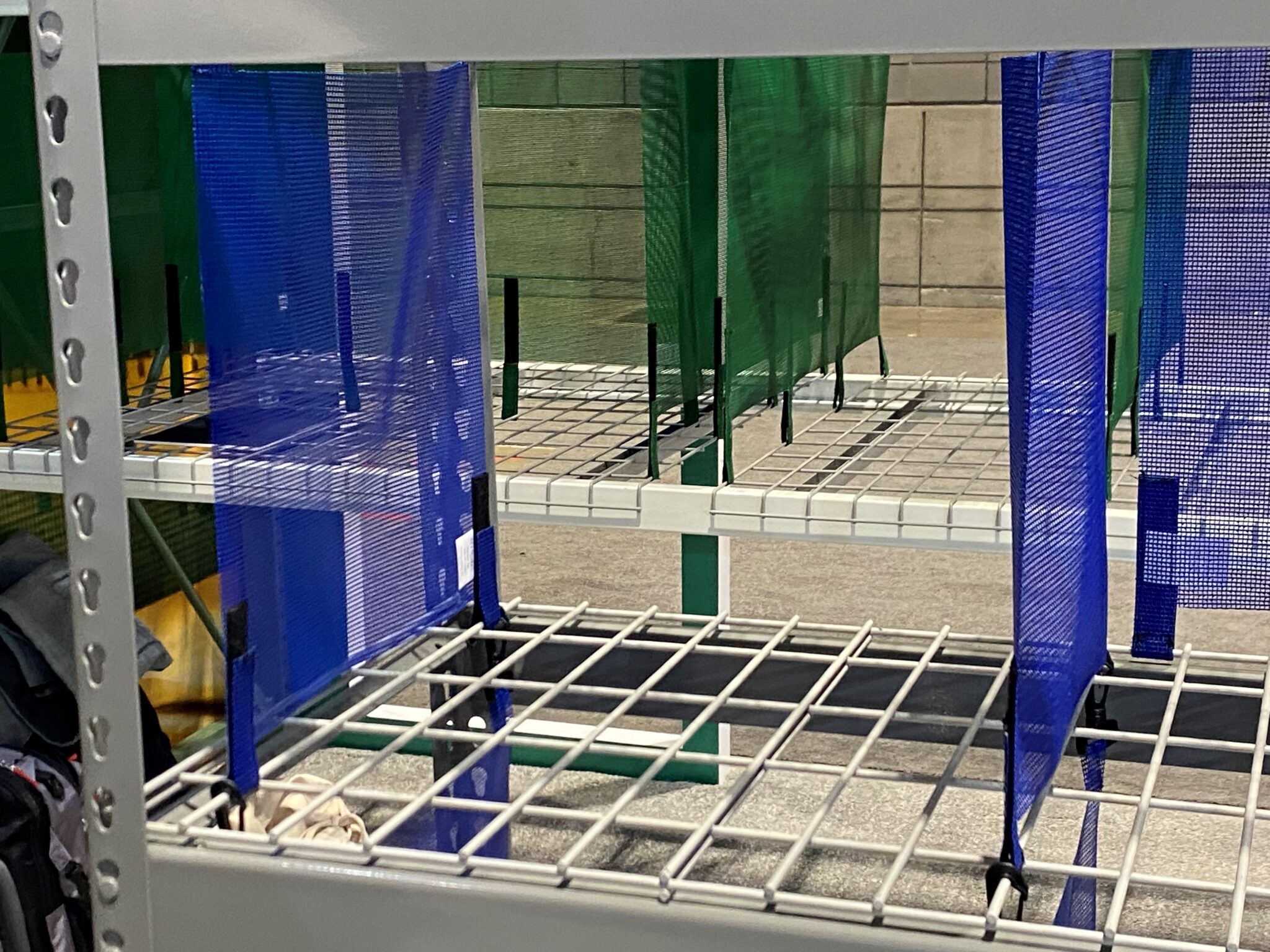 Soft Vinyl Mesh Hanging Wire Divider for Pallet Rack