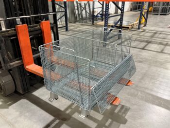 Junior Basket with Divider on Forklift x