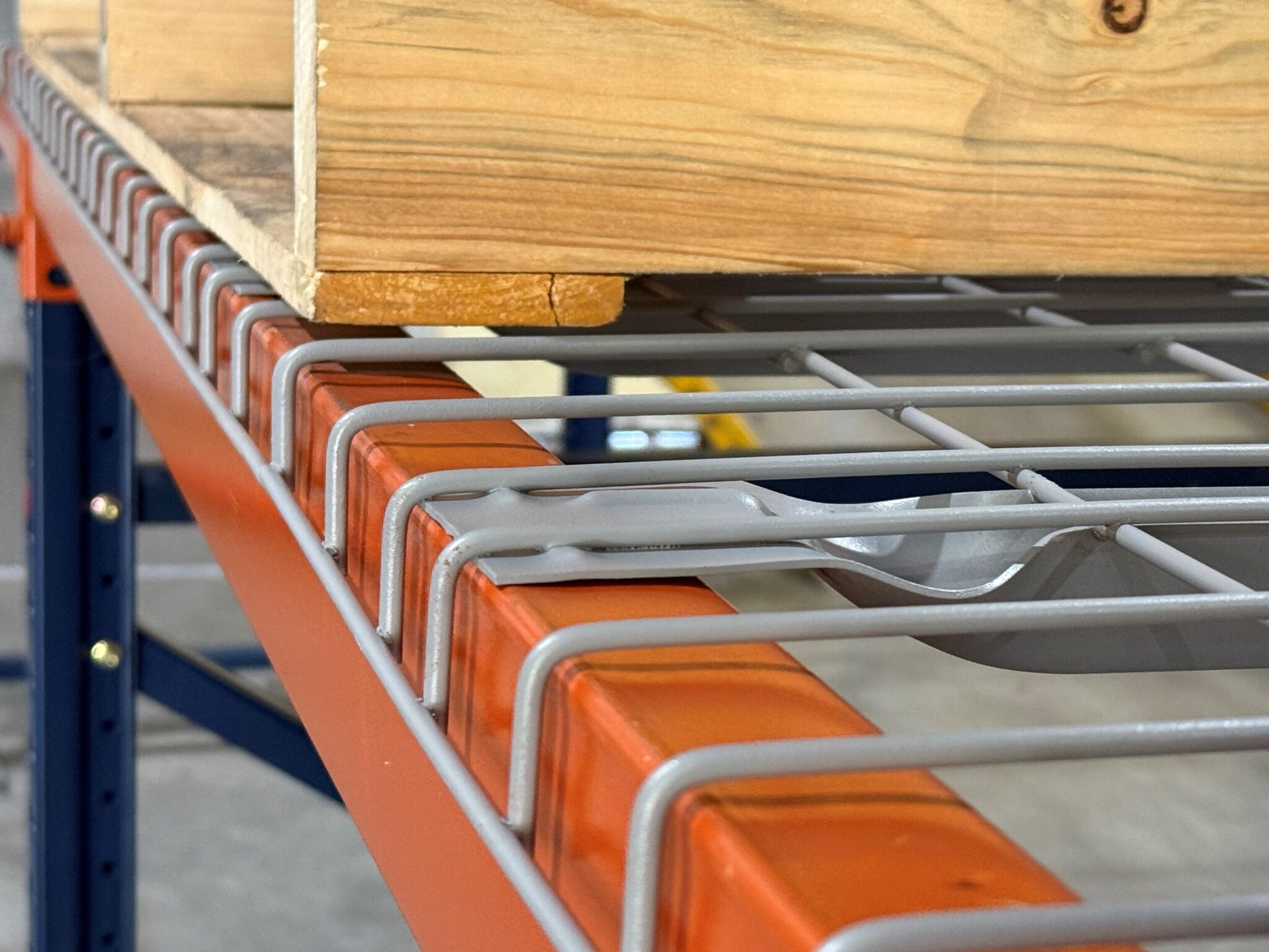 Wire Decking with Flared Channel Supports offer Universal Fit