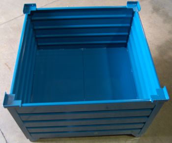 Corrugated Steel Container with smooth flat bottom panel
