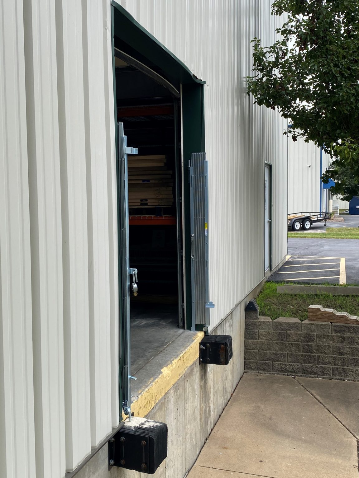 Security Scissor Gates for Warehouse Loading Dock Doors