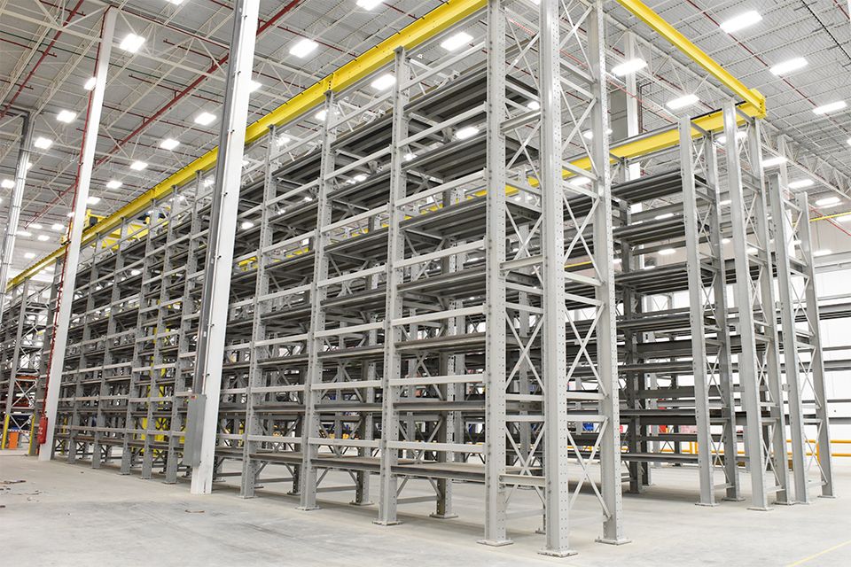 https://rackandshelf.com/wp-content/uploads/Heaviest-Duty-Strutural-I-Beam-Pallet-Racking.jpg