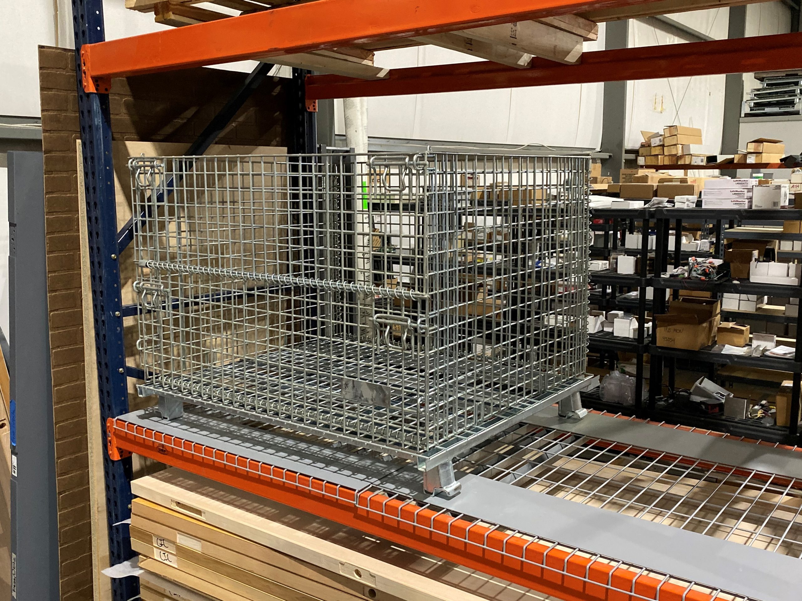 Industrial Rack With Interlocking Wire Decks