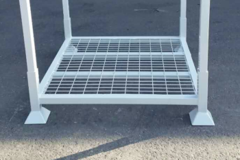 Stack rack with wire mesh decking close up