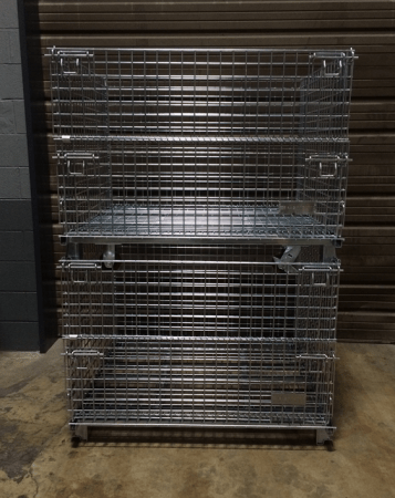 Wire-containers-with-casters-stacked