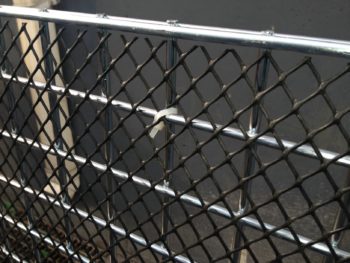 Wire containers with plastic mesh liners